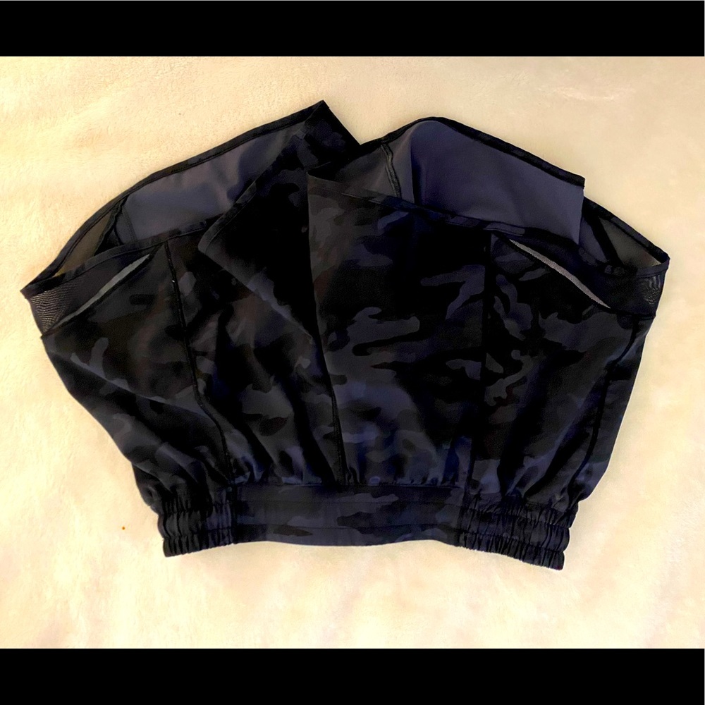 Size 8 camo lulu shorts!!